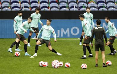 Entrenamiento de la selección de Portugal en el estadio Do Dragao previo al choque contra Macedonia del Norte