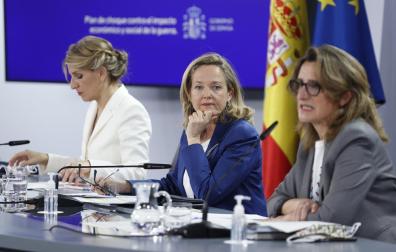 Yolanda Díaz, Nadia Calviño y Teresa Ribera, tras el Consejo de Ministros
