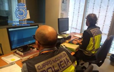 Dos agentes de la Policía Nacional
