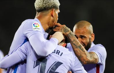 Los jugadores del Barcelona celebran el tanto de Pedri que ponía el 1-2 en el marcador
