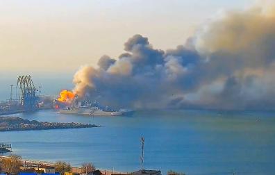Incendio del buque insignia de la Flota del Mar Negro de la Armada Rusa, el navío 'Moskva'