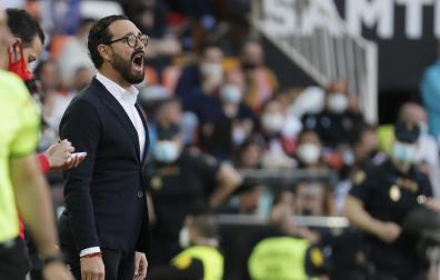 José Bordalás, entrenador del Valencia, en el partido contra Osasuna en Mestalla