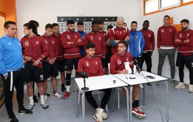 Rueda de prensa ofrecida por los integrantes de la primera plantilla y técnicos del C.D. Tudelano este jueves