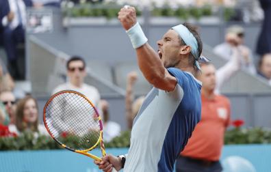 Rafa Nadal celebra la victoria ante David Goffin en el Mutua Madrid Open