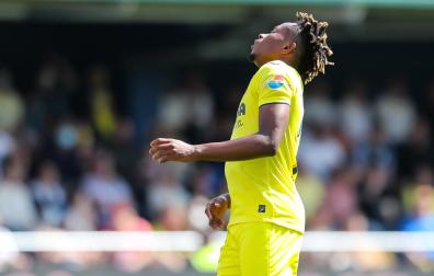 Samuel Chukwueze se lamenta tras fallar una ocasión