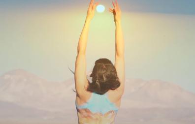 Fotograma de Entre el sol y la tierra, de Javiera Véliz y Bárbara Pestan