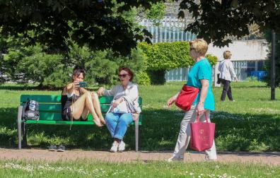 Estampas veraniegas ayer en el parque de Yamaguchi de Pamplona
