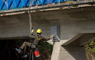 El Grupo de Intervención en Altura de Navarra sitúa las caja-refugio