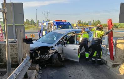 Efectivos de emergencias, en el lugar del accidente
