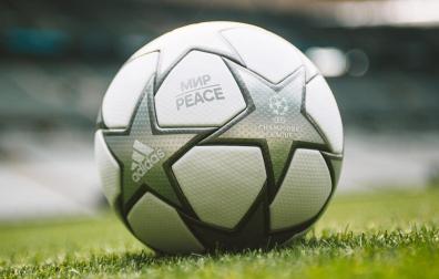 Balón oficial adidas para la final de la Liga de Campeones de 2022, que disputarán Real Madrid y Liverpool en París