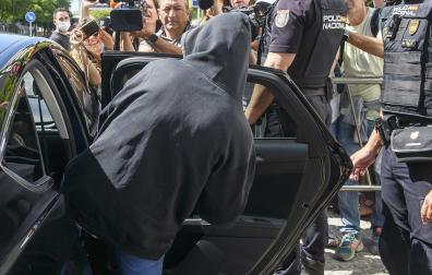 Francisco Javier García, El Cuco, a la salida de los juzgados de Sevilla tras el primer día del juicio