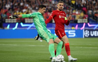 Courtois y Henderson, en el inicio del partido
