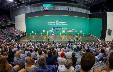 Vista panorámica del frontón Navarra Arena durante la pasada final del Manomanista