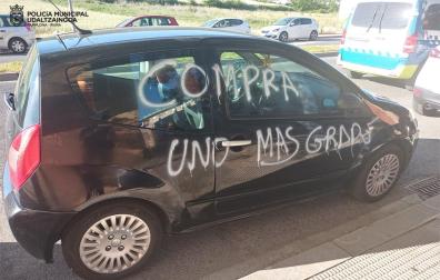Uno de los vehículos pintados