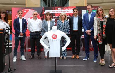 Belén Galindo, responsable de comunicación del Grupo La información, Miguel Sabalza, Socio Director de M2 Eventos y director técnico de la Carrera, Felipe Hernández, Director Comercial de IMQ, patrocinador de la carrera, Vanesa Polo, Directora del Aeropuerto de Pamplona con Aena como patrocinador, María Caballero Concejala del área de Servicios Sociales, Acción Comunitaria y Deporte del Ayto de Pamplona, patrocinadores, Raúl Santos Martínez, Director de Marketing de Caja Rural de Navarra, patrocinador de la prueba, Francisco Javier Ciriza, Gerente de Hyundai Automóviles Zaray de Pamplona, patrocinador, Alicia Nicolás, Directora Comercial de Diario de Navarra, organizador de la prueba y Luisa Rigault , Responsable de márketing de CC La Morea, patrocinadores