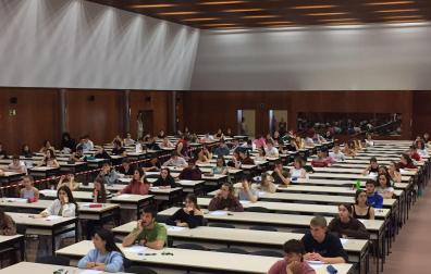 Fotos del comienzo de las pruebas de la Evaluación de Acceso a la Universidad (EvAU) en la UPNA.