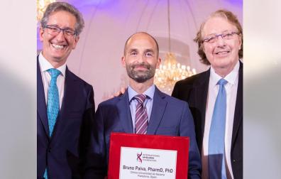 El doctor Bruno Paiva recibe el Premio Brian Durie