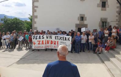 Vecinos de Sakana concentrados hace una semana en Irurtzun