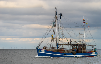 Imagen de archivo de un barco en el mar