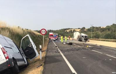 Fotos del grave accidente en la N-121 entre Barásoain y Pueyo.