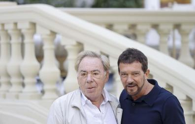 El compositor Andrew Lloyd Webber y Antonio Banderas, este lunes en Madrid