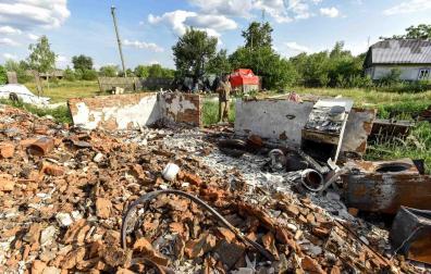 Restos de una casa familiar en Kukhari, región de Kiev