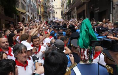 Incidentes en la calle Curia durante la procesión