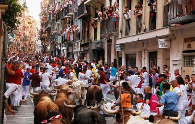 El alquiler de balcones para ver el encierro, uno de los servicios más demandados por los turistas extranjeros