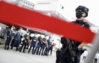 Un operativo de los SWAT taiwanés, durante la visita de Pelosi