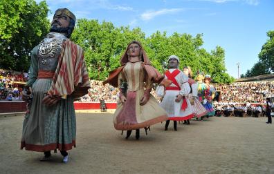 Centenario de la comparsa de gigantes de Tafalla, en agosto de 2019