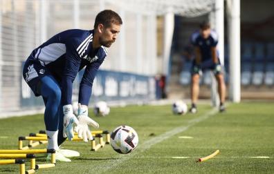 Aitor Fernández durante el entrenamiento de este lunes