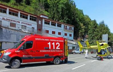 El motorista ha sido trasladado en helicóptero