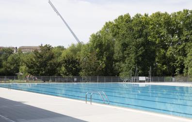 Uno de los vasos de las piscinas de Aranzadi de Pamplona, vacío el pasado jueves por la jornada de huelga que hubo