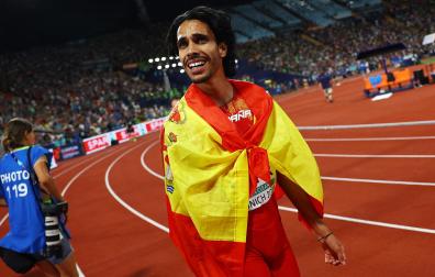 Mohamed Katir celebra su segundo puesto en la final de los 5.000 metros