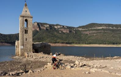 Vista del pantano de Sau, en el término de Vilanova de Sau (Barcelona) que está al 39% por ciento de su capacidad