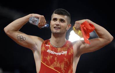 Asier Martínez celebra su título europeo, conseguido el pasado 17 de agosto con triple récord, nacional sub-23, navarro y navarro sub-23
