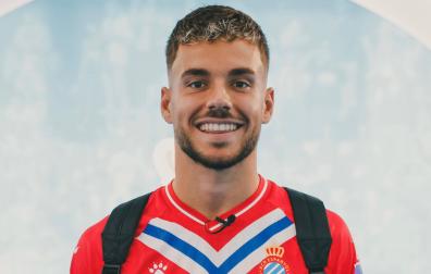 Álvaro Fernández durante su presentación como nuevo futbolista del Espanyol