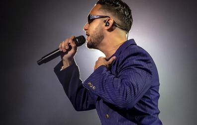 El cantante ofreció un concierto ante 12.000 espectadores en el Navarra Arena