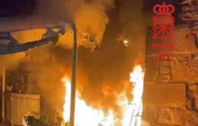 El fuego alcanzó a una carpa, dos mesas y cuatro sillas del bar y después se propagó a la terraza del establecimiento contiguo