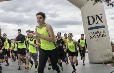 Lorea Basterretxea corre en una carrera de obstáculos celebrada en Zuasti