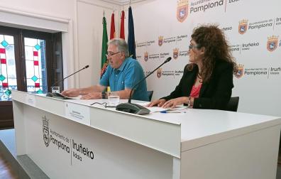joseba Asiron junto a Garbiñe Bueno durante la rueda de prensa ofrecida este viernes
