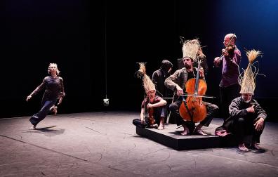 'Highlands', danza con Mal Pelo, hoy en el Museo Universidad de Navarra. ©Tristán Pérez-Martín