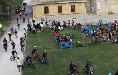 Unos 1.200 escolares han circulado en bici este jueves en Pamplona con motivo del Semana Europea de la Movilidad