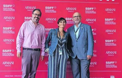 De izda. a dcha: Florencio Manteca (Cener); Rosa García (Clavna y Redcau) y Carlos Rosado (Spain Film Comission), en el Festival de San Sebastián.