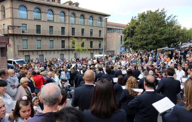 Fotos del recorrido de los gigantes por el Casco Antiguo de Pamplona en el último día de San Fermín Txikito 2022.