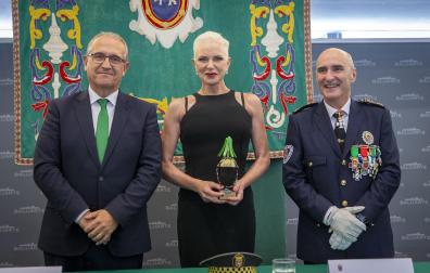 Fotos del acto de la Policía Municipal de Pamplona en honor a su patrón San Miguel. /