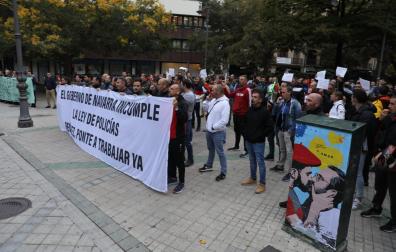 Protesta de los policías forales frente al Parlamento de Navarra
