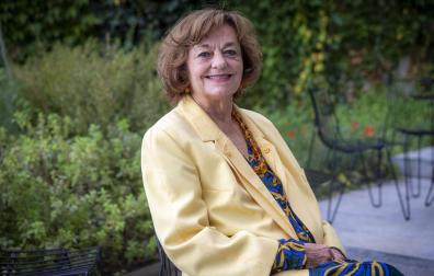 La poeta Ana Blandiana este pasado domingo por la mañana en los jardines del Hotel Alma
