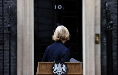 Liz Truss, tras un discurso desde el portal del número 10 de Downing Street
