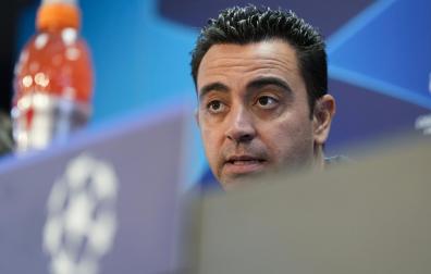 El entrenador del FC Barcelona, Xavi Hernández, durante la rueda de prensa posterior al entrenamiento que el equipo azulgrana ha realizado este martes